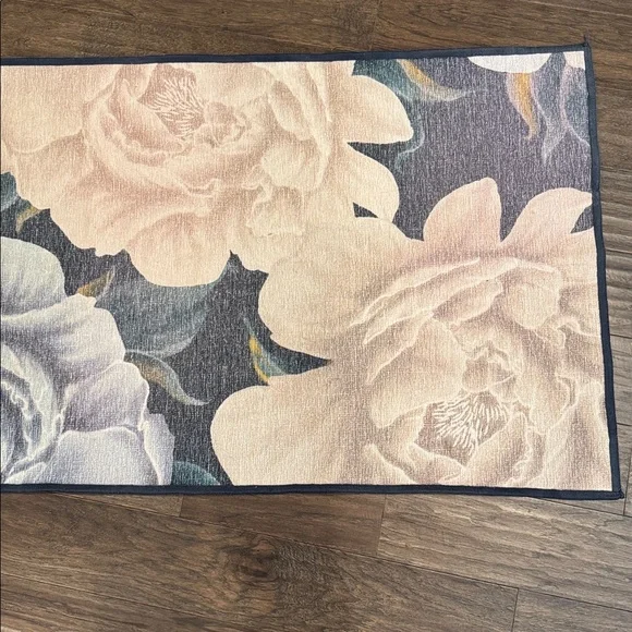 Ruggable Runner: Midnight Peony - Picture 6 of 7